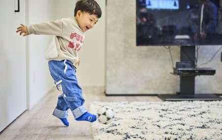 柔かい光が包み込む秘密基地のある家