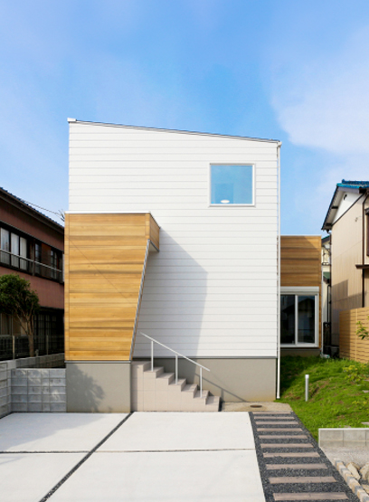 家族の自然な会話を育むリビング階段 ！カフェ風デザインのオープンキッチンのある暮らし♪