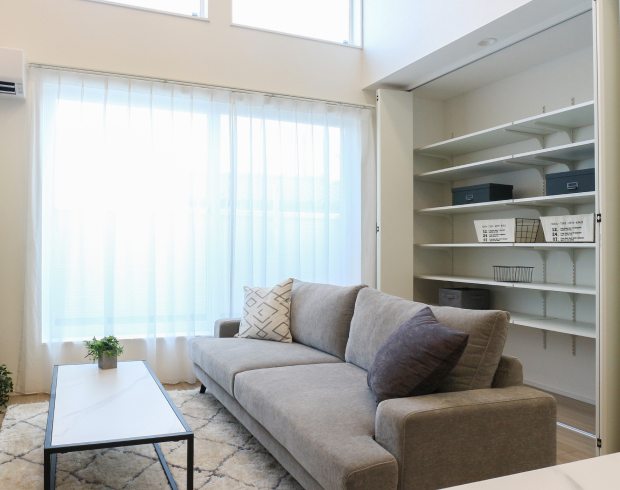 リビングには、たっぷり収納できるクローゼットを設置。
片付けがしやすく、居心地のよいリビングをキープできます。