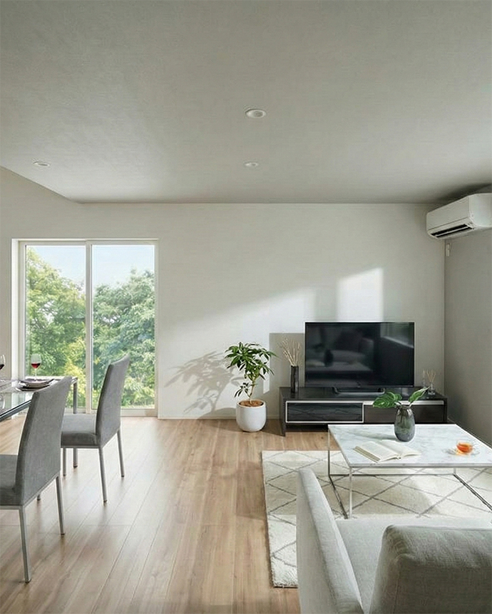 白を基調とした大きな窓がある明るいリビング