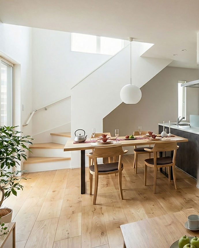 自然光と木の温もりの調和リビング階段LDK