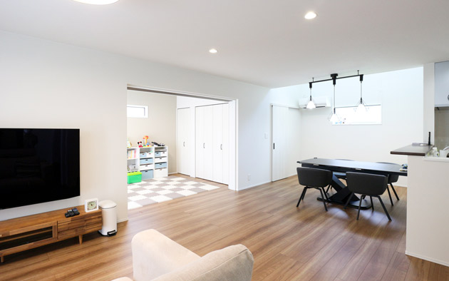 子どもたちが元気に走り周れる広々としたリビングを目指しました