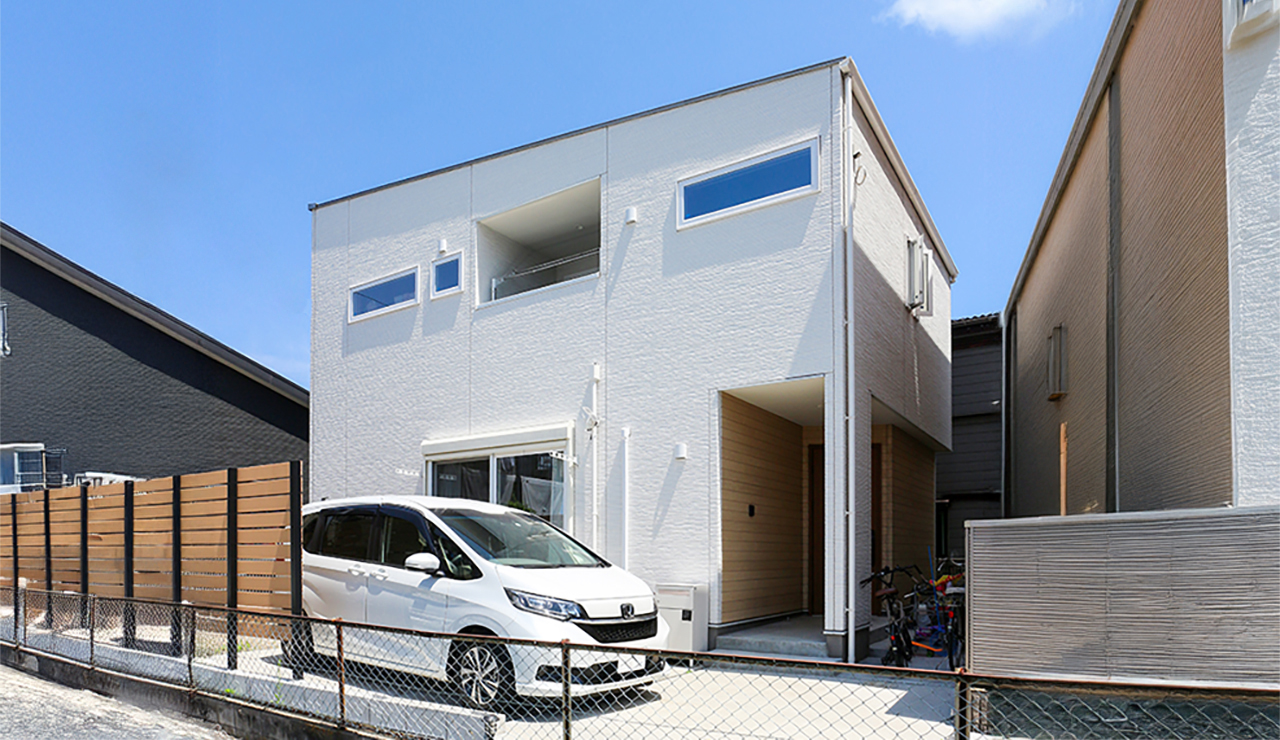 インナーバルコニーと繋がるちょっと贅沢な2階ホールのある家