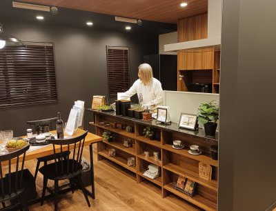 初めまして、営業の欠野です。