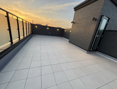 引渡しのお客様と夕日