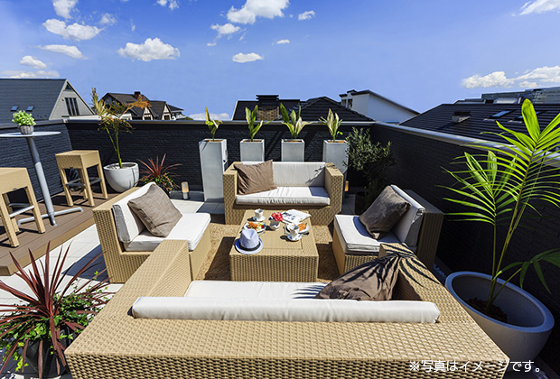 ヒノキヤのアイデア「青空リビング」
お庭とは違う“プライベート空間”

プライバシーも守られる別庭が
自宅の屋上にあるなんて！

星空観測・BBQなど楽しみ方は盛りだくさん！