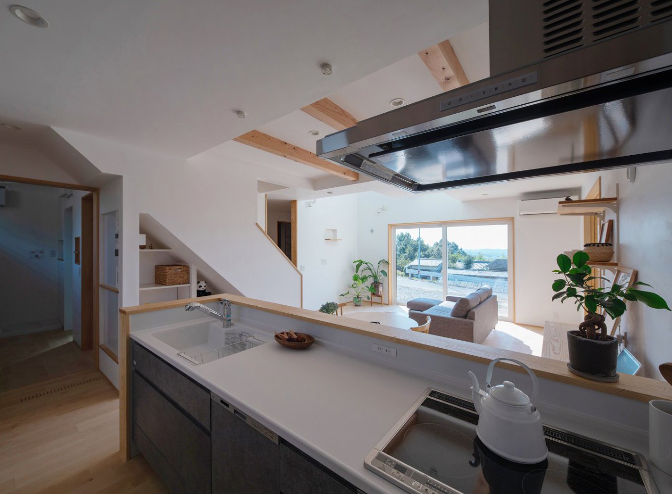 料理をしながらお子様の様子を常に確認できる一体感のある空間設計